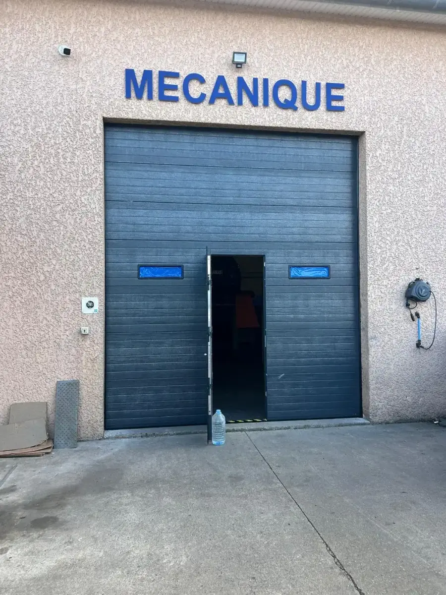 Porte sectionnelle industrielle à Marseille